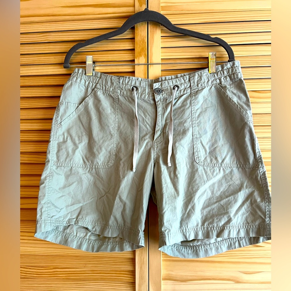 ☀️Patagonia Women’s Cotton Shorts Size 8 Tan Color Button and Draw String Waist